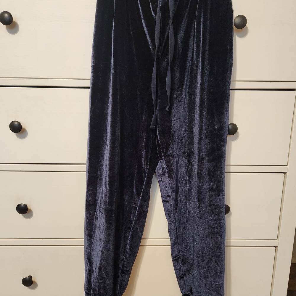 Navy 3 Piece Fabletics Set - Picture 16 of 16